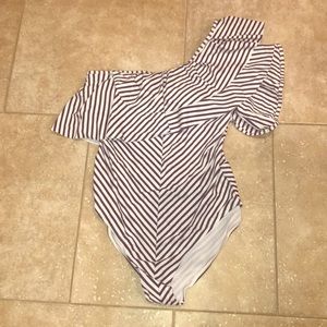 One shoulder swimsuit